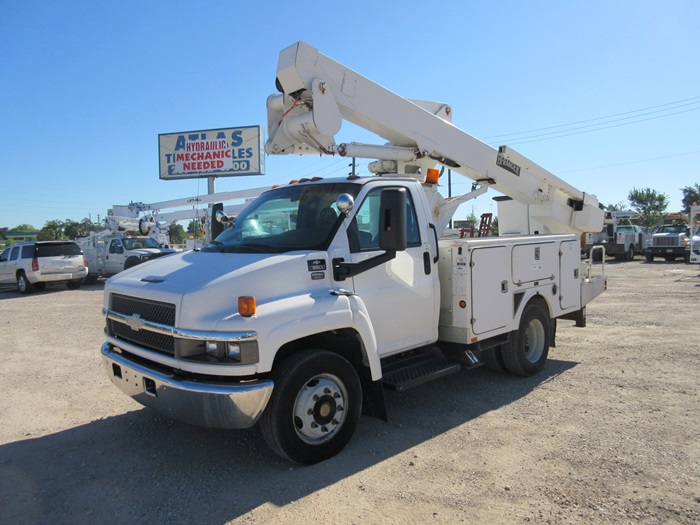 DURAMAX DIESEL BUCKET TRUCK.