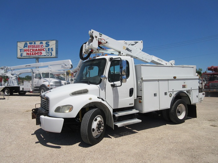 Altec / Freightliner Bucket Truck.