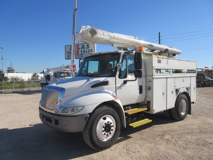 International Bucket-Trucks.