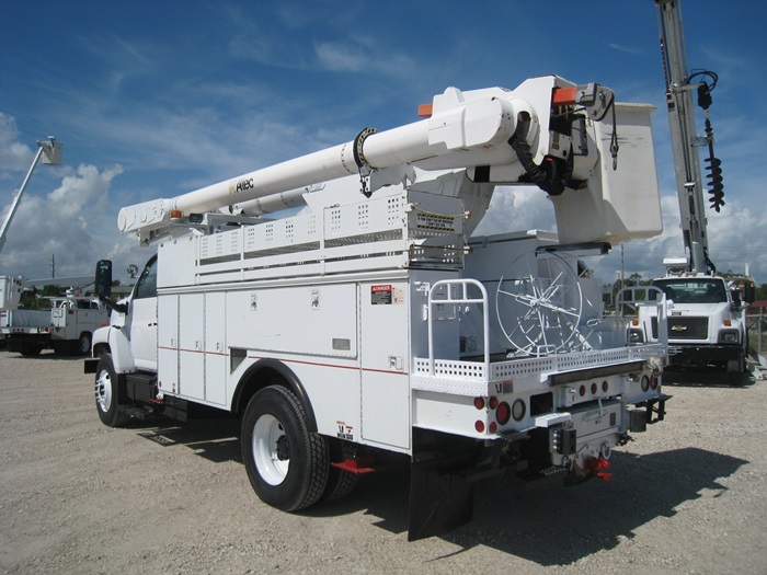 2005 Bucket Trucks.