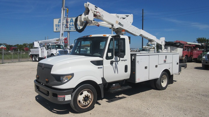 Telescopic Bucket-Truck.