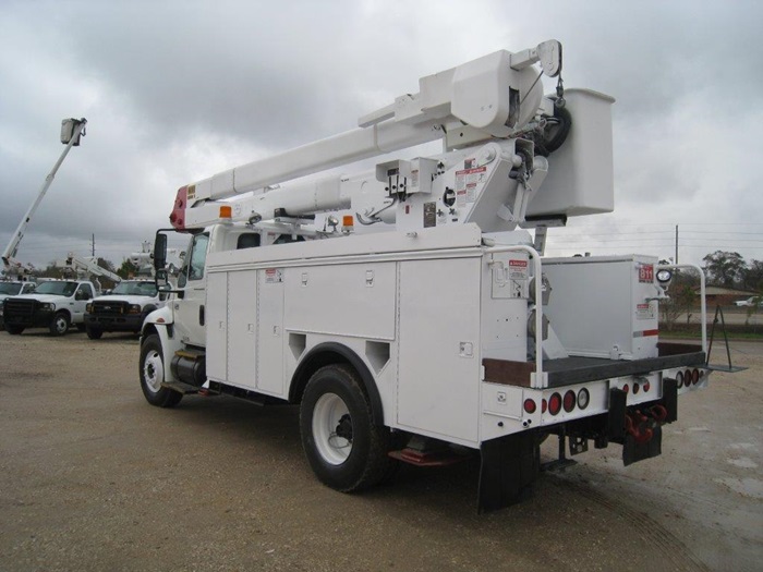 Bucket Truck Material Handler