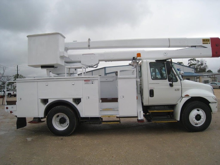 Bucket Truck with Curbside Entrance.