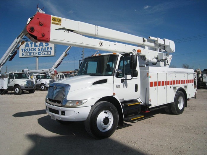 BUCKET TRUCK