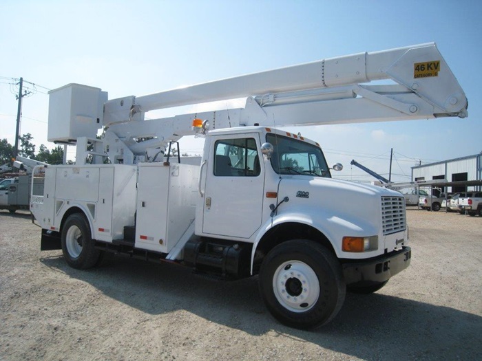 Curbside entrance, Bucket Truck.