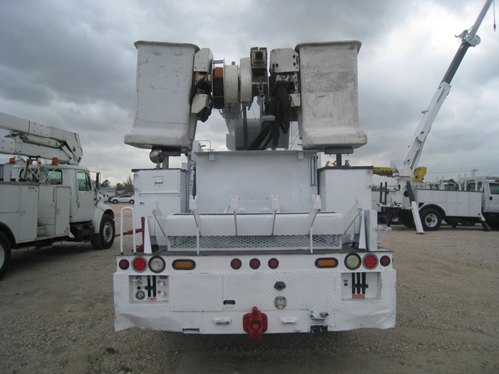 Two Bucket on this bucket truck.