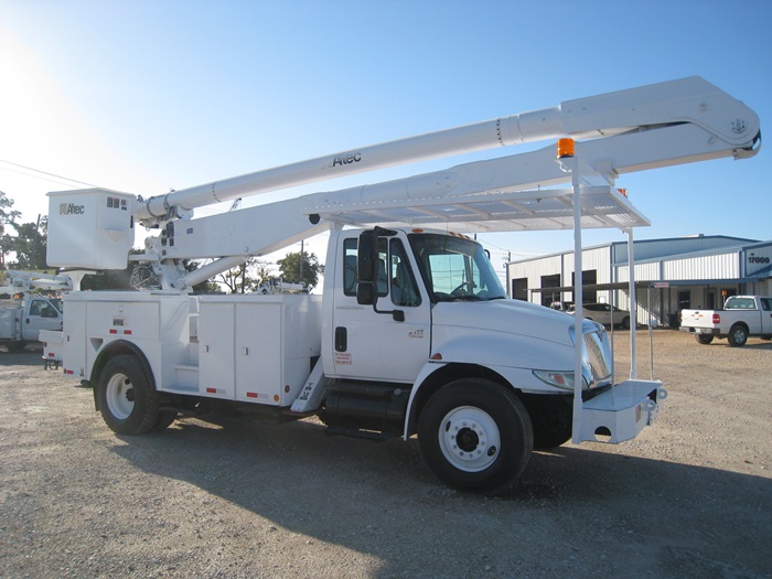 Altec AA755 Bucket Truck.