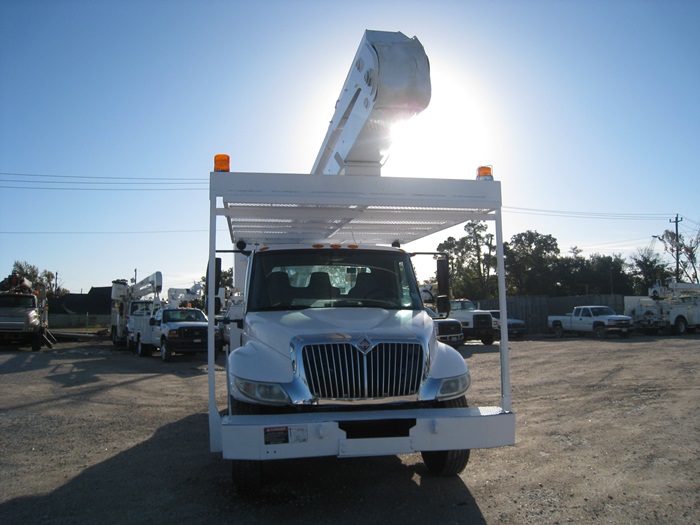 6 Speed Bucket Truck.