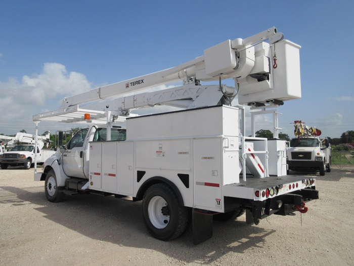 Material Handler Bucket Trucks.