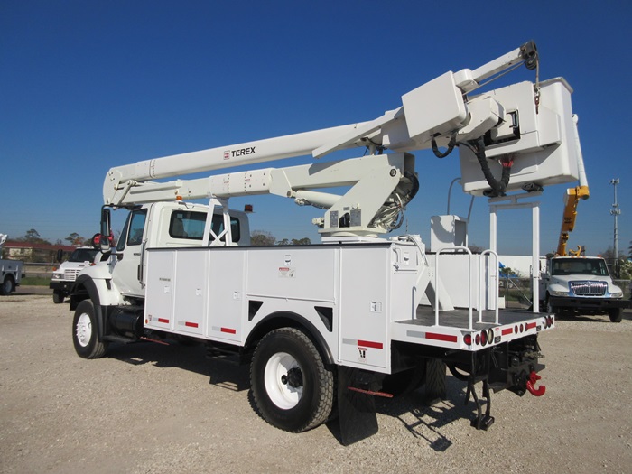 Bucket Truck Material Handler.