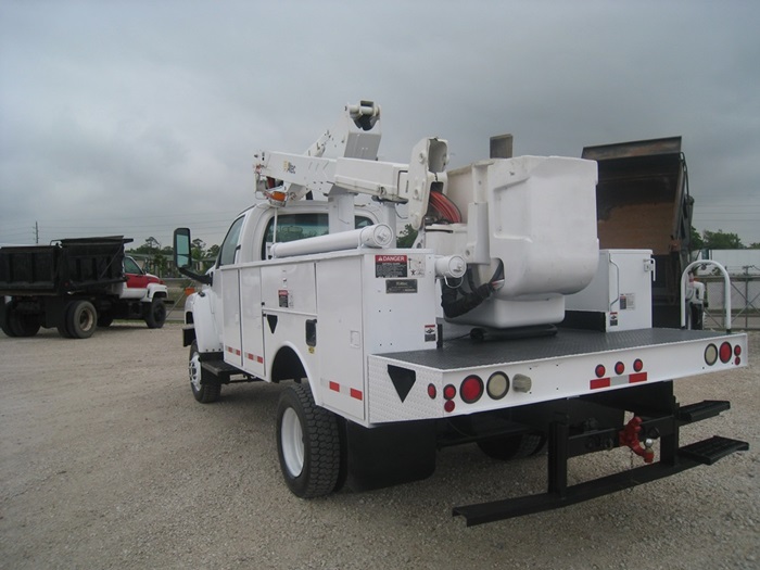 Four wheel drive bucket truck.