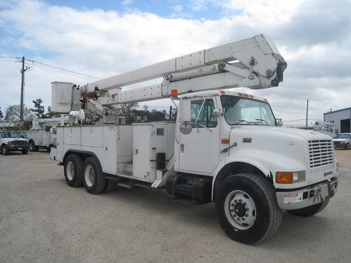 Dual real axle Bucket Truck.
