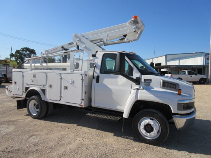 Bucket Truck Under CDL.