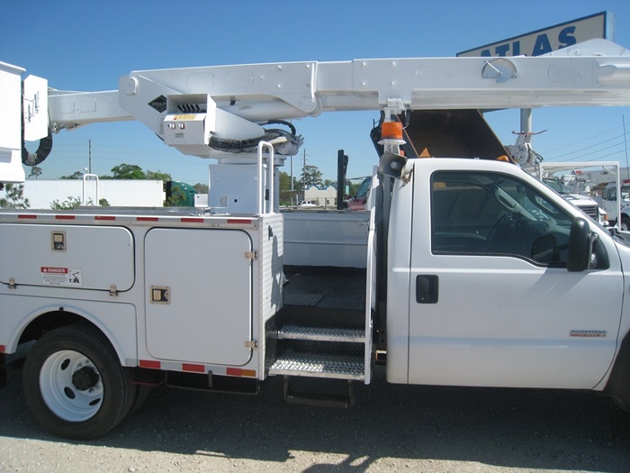 Curb entrance bucket truck.