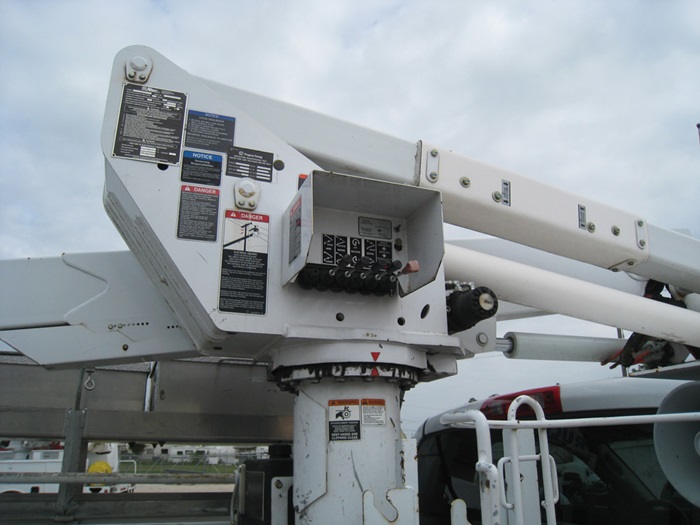 Hydraulic Bucket Truck Controls.