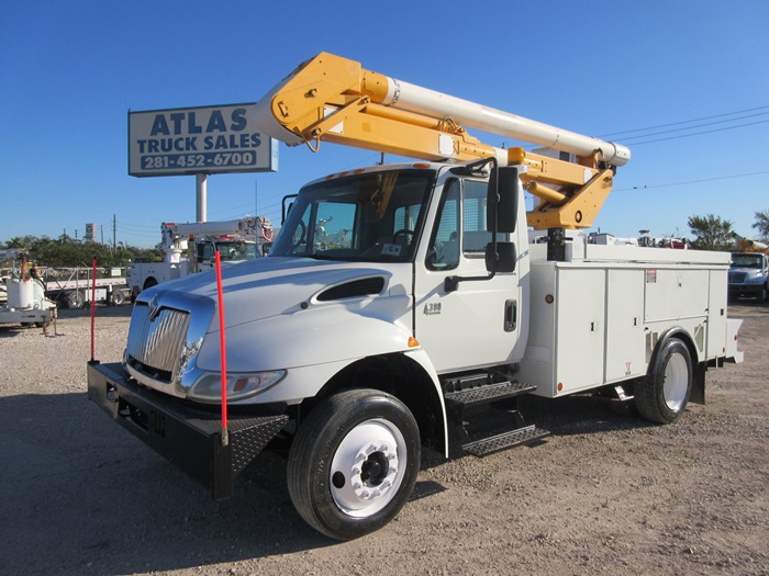 4300 Bucket Truck for Sale.