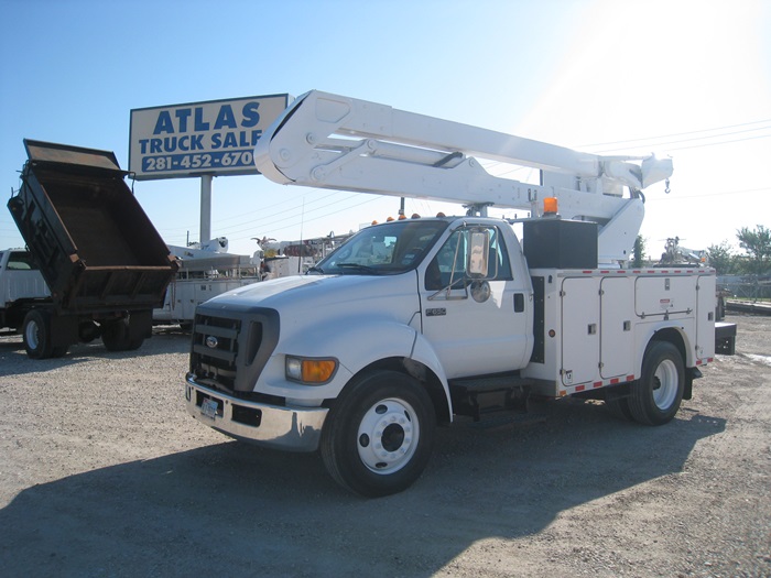 FORD Bucket Truck.