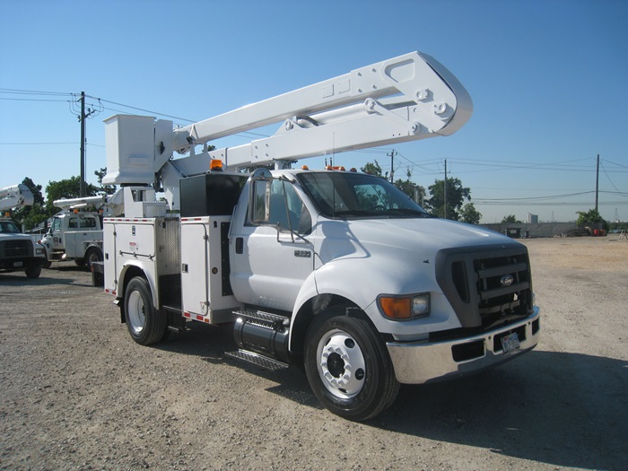 Curb entrance bucket truck.