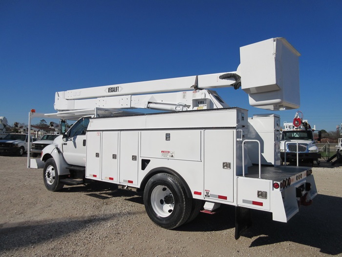 7 Speed bucket truck.