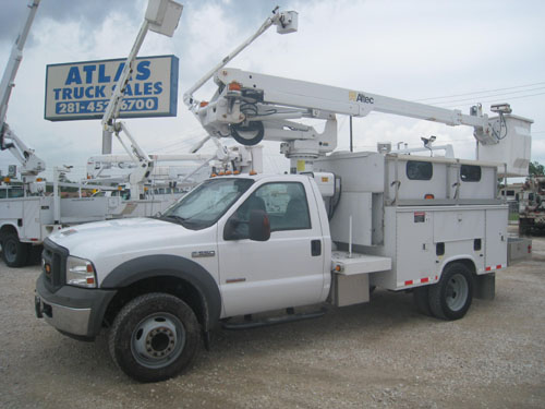 2005 Ford F550 bucket truck.