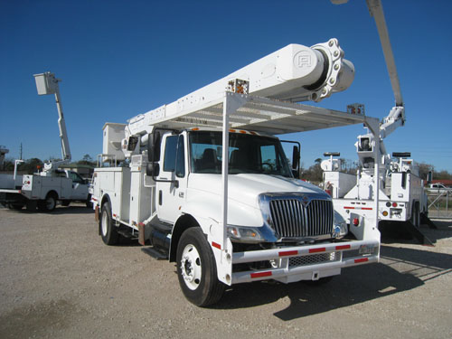 60 Foot work height bucket truck.