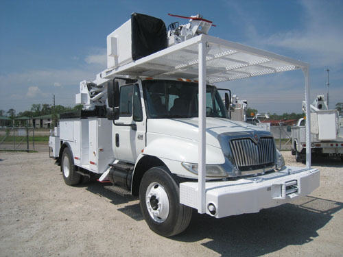 2002 International 4300 Digger Truck.