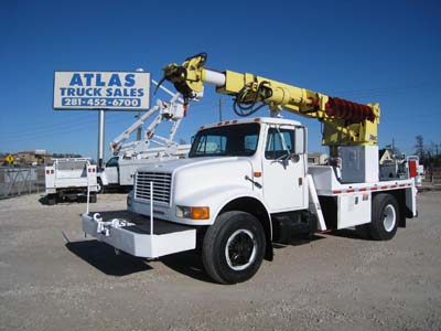 This Digger truck has a front hydraulic winch.