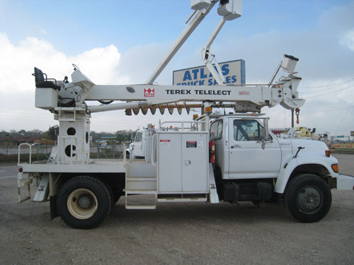 Digger truck with 45 foot sheave height.