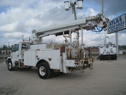 Digger derrick truck with upper controls.