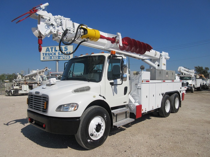 Freightliner Altec Digger.