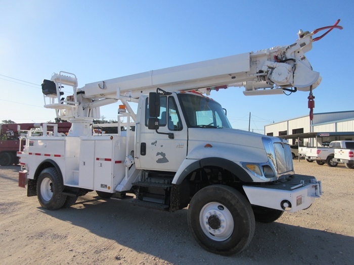 ALL WHEEL DRIVE DIGGER TRUCK.