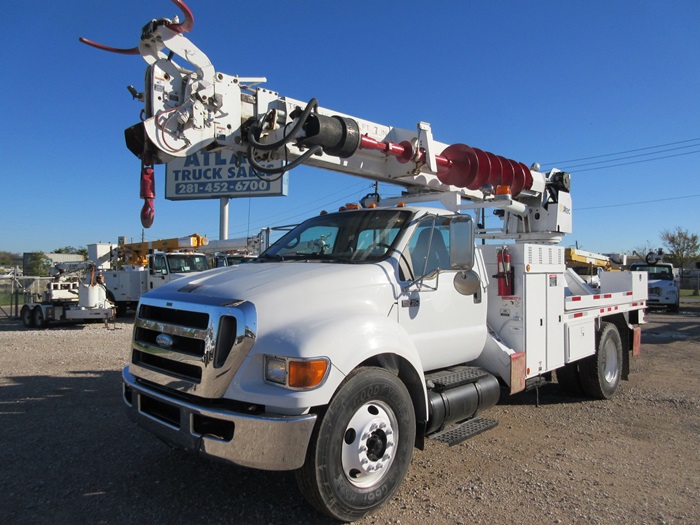 Auger / Digger Truck.