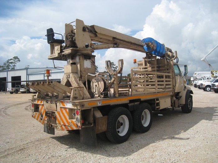 Tandem Axle digger truck.