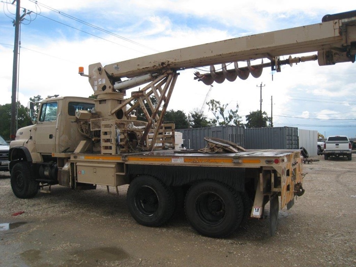 Digger Derrick Commander Truck.