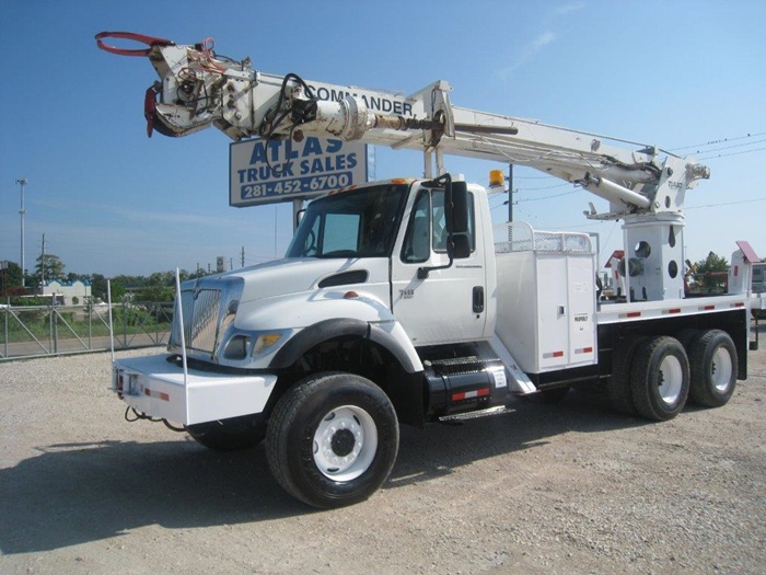 Tandem Axel Digger Truck.