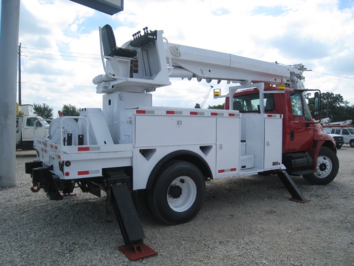 Digger with four Outriggers.