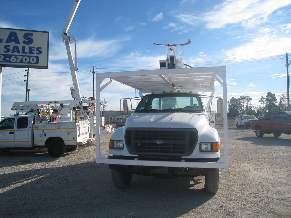 Digger derrick truck with pole claws.