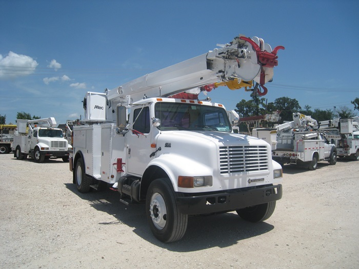 Boom tip winch on a digger truck.