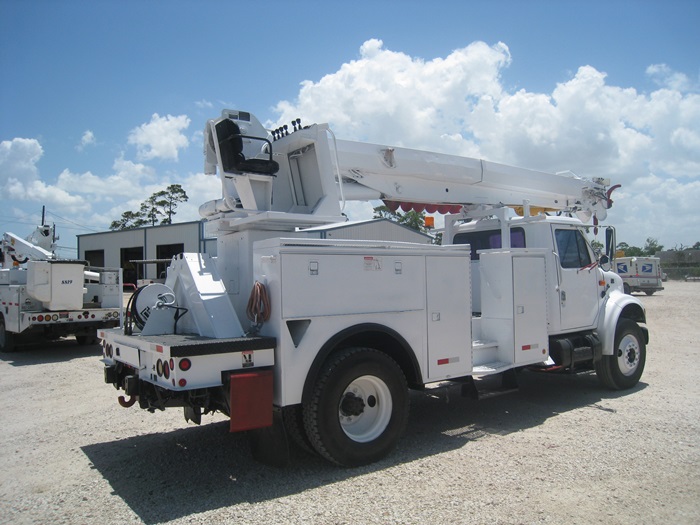 Pintle hitch on Digger Truck.