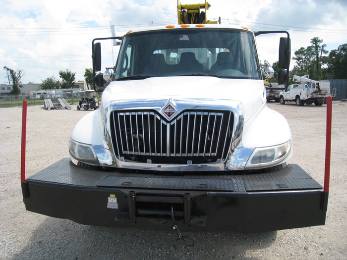 Digger Truck with hydraulic front bumper winch.