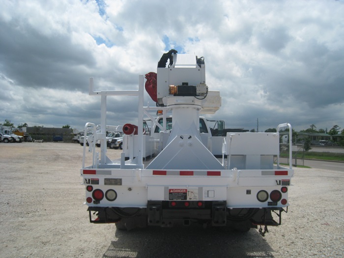 Digger Truck with center mount boom.