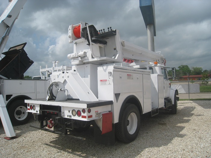 Digger Derrick Truck with turret winch.