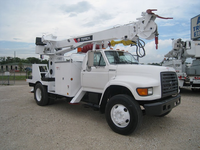 Digger Truck with pole claws.