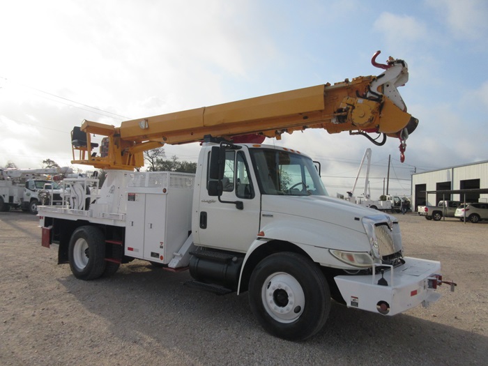 Digget truck with boom tip winch.