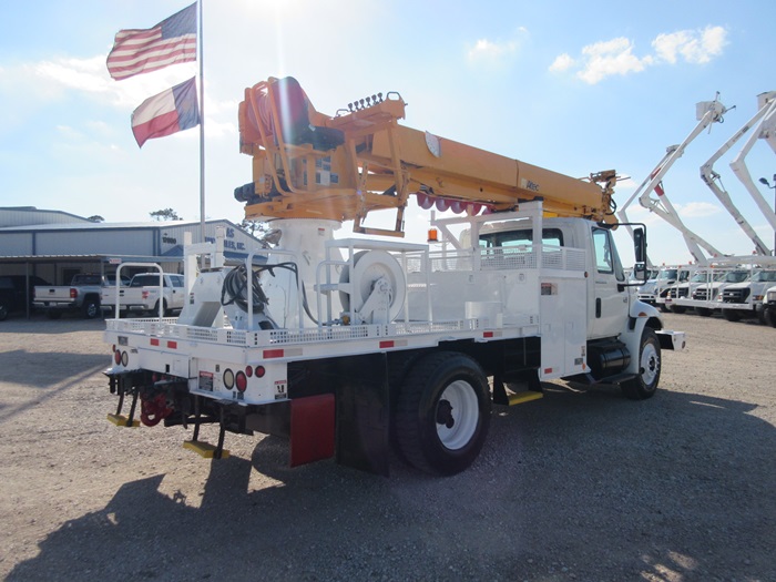 Digger Truck with heel winch.