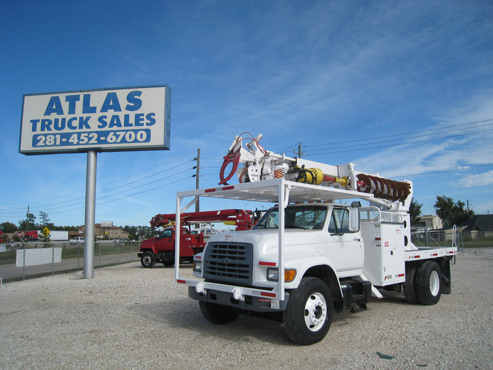 Digger Truck with boom tip winch.