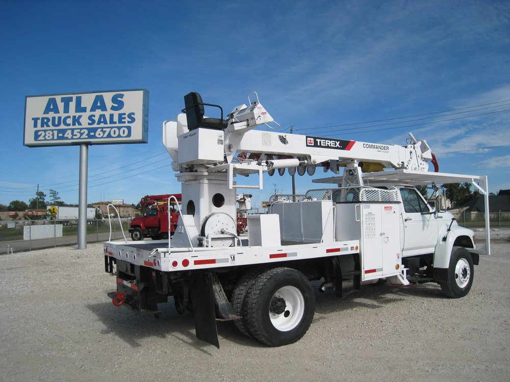 Digger truck with 50 gallon fuel tank.