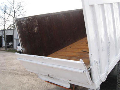 Hydraulic lift bed truck
