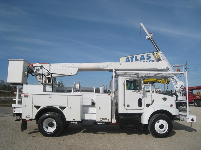 Bucket trucks with 4 outriggers.