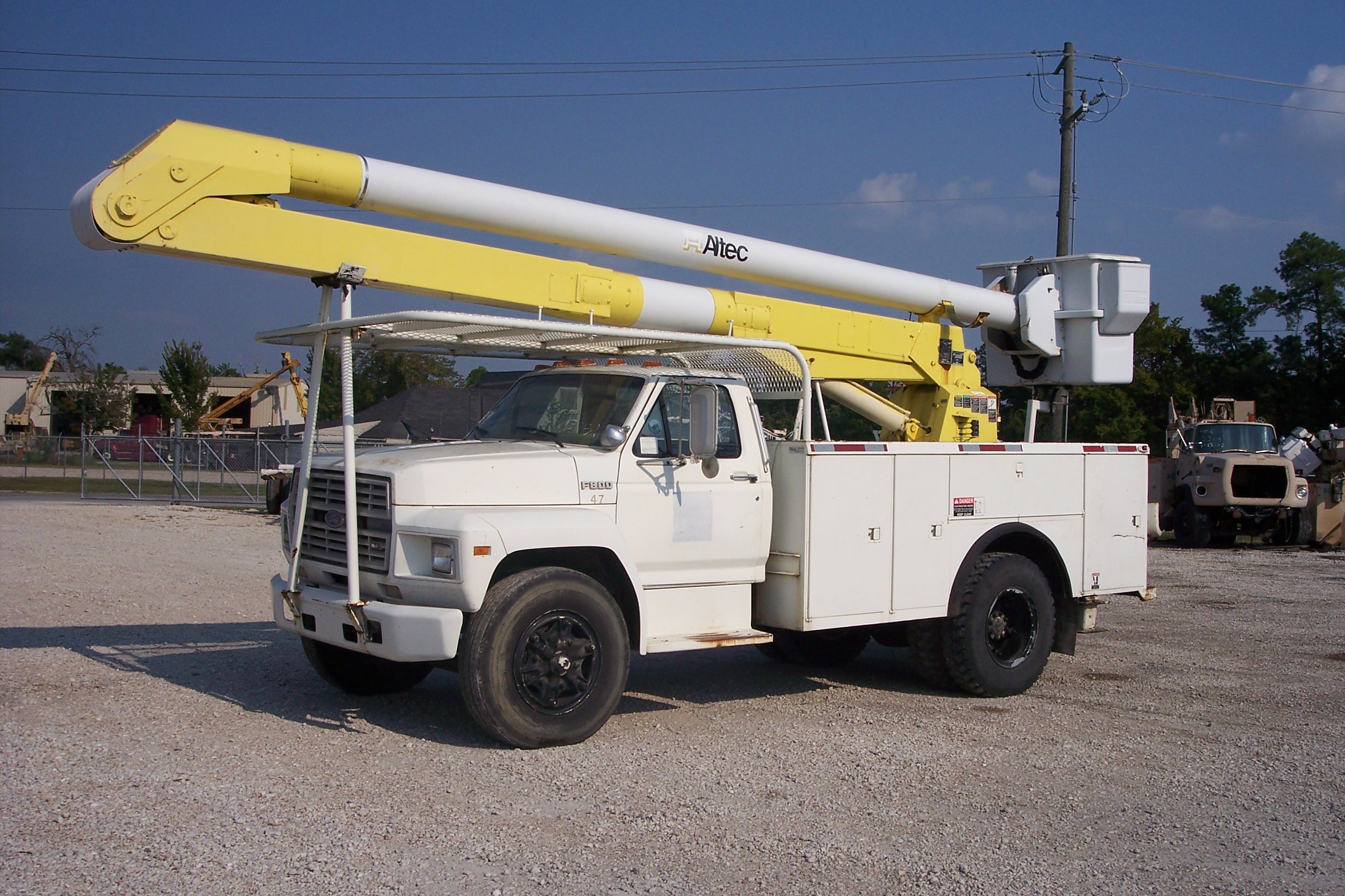 Bucket Truck 8634